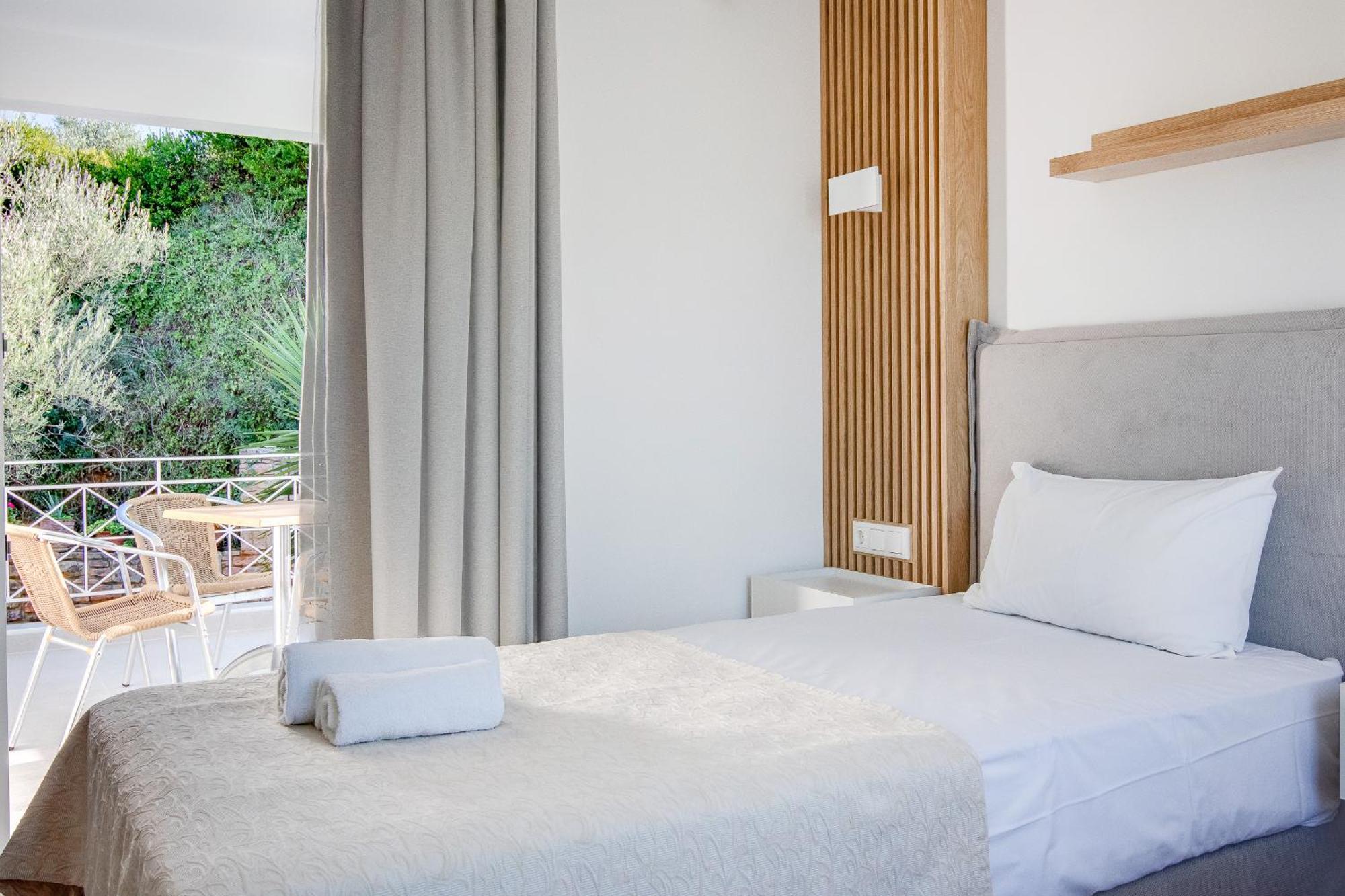 Peroulia Beach Houses Koróni Екстериор снимка
